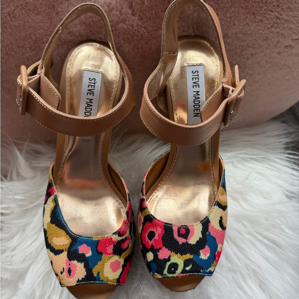 Steve Madden Tan Ankle-Strap Wedges with Multicolor Floral Toe